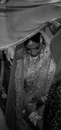 Miah under saris III B&W